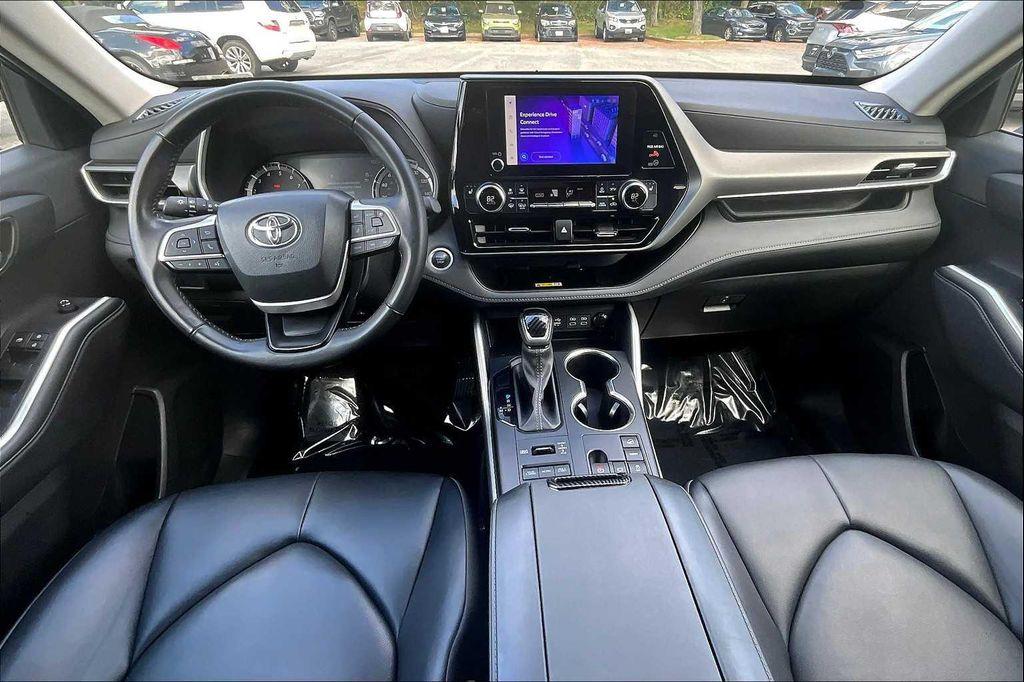 used 2024 Toyota Highlander car, priced at $36,500