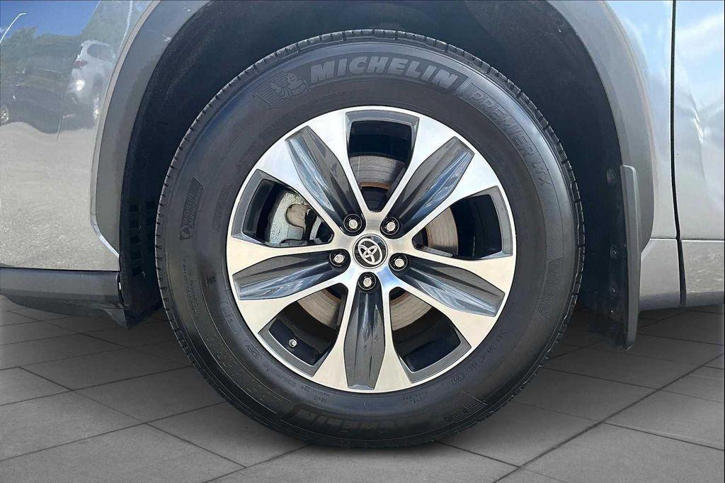 used 2024 Toyota Highlander car, priced at $36,500
