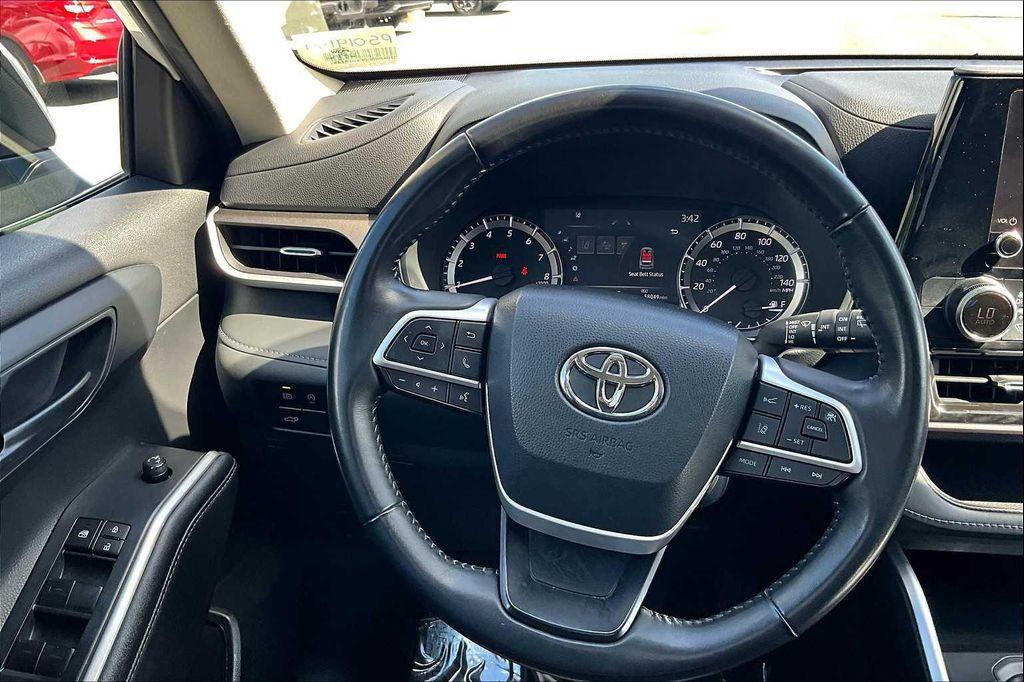 used 2023 Toyota Highlander car, priced at $29,000