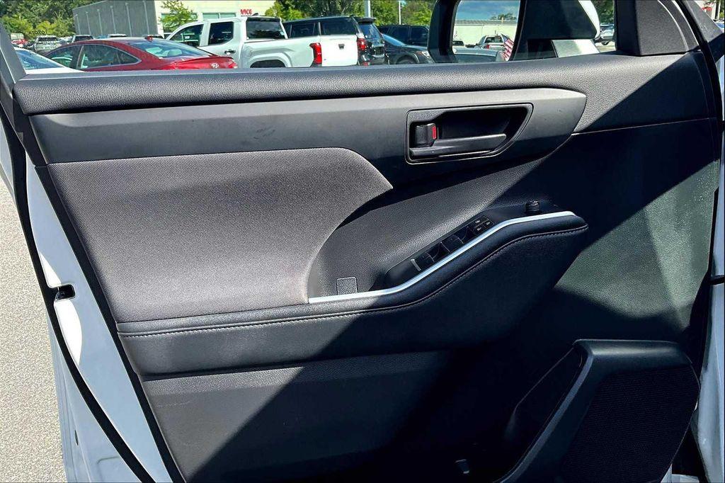 used 2023 Toyota Highlander car, priced at $29,000