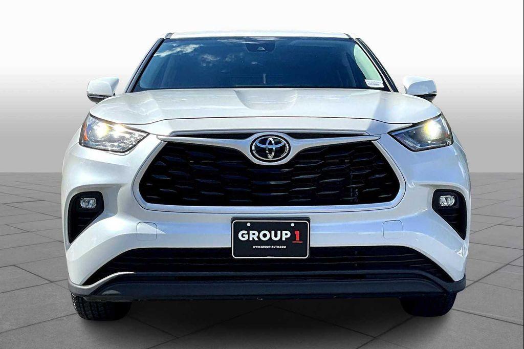 used 2023 Toyota Highlander car, priced at $29,000