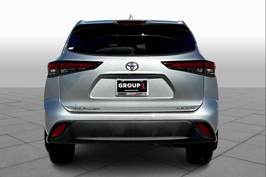 used 2022 Toyota Highlander car, priced at $27,500