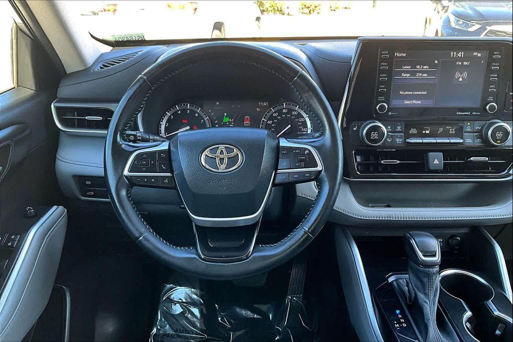 used 2022 Toyota Highlander car, priced at $27,500
