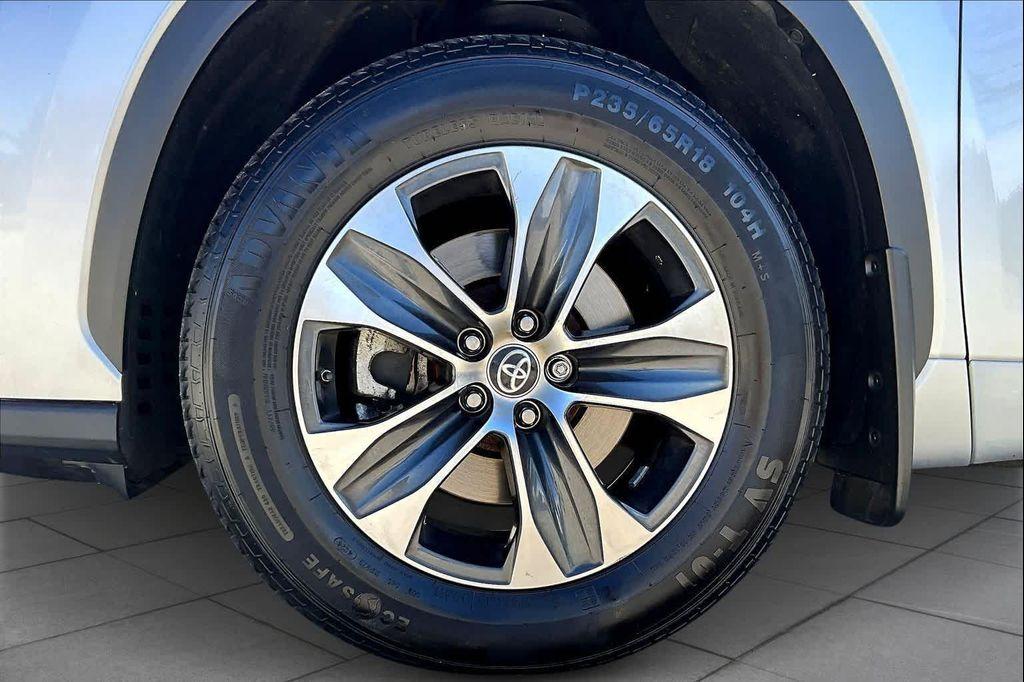 used 2022 Toyota Highlander car, priced at $27,500