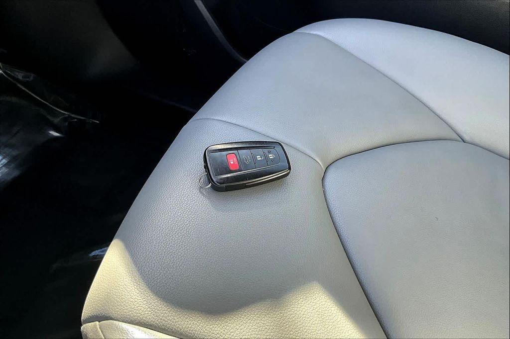 used 2022 Toyota Highlander car, priced at $27,500