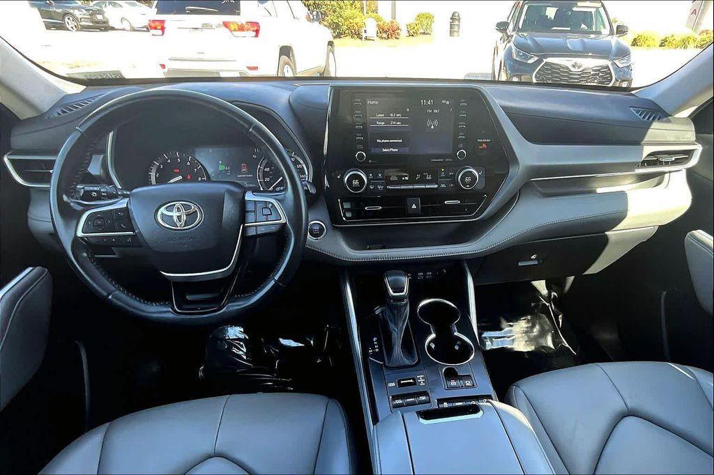 used 2022 Toyota Highlander car, priced at $27,500