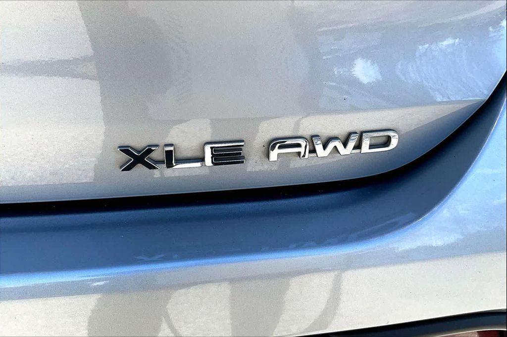 used 2022 Toyota Highlander car, priced at $27,500