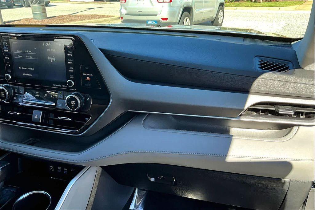 used 2022 Toyota Highlander car, priced at $27,500