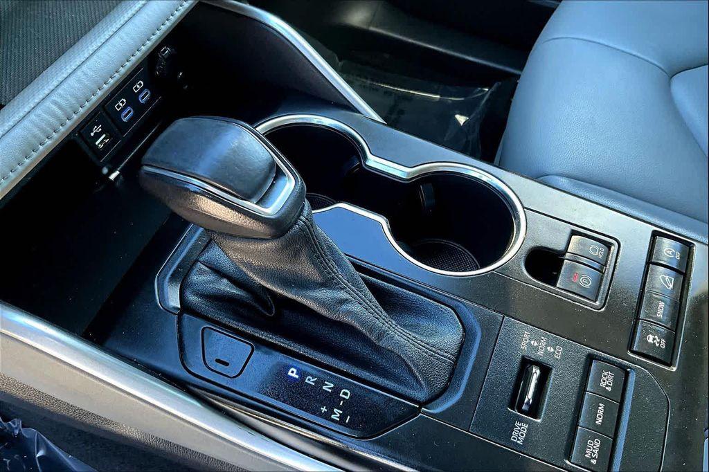 used 2022 Toyota Highlander car, priced at $27,500