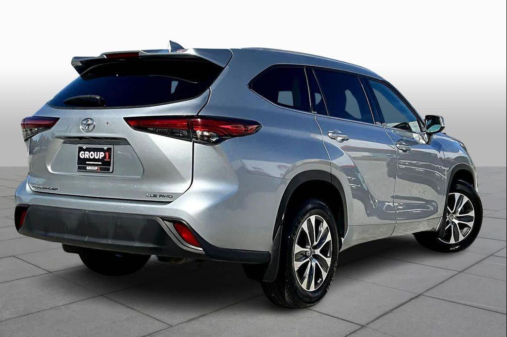used 2022 Toyota Highlander car, priced at $27,500