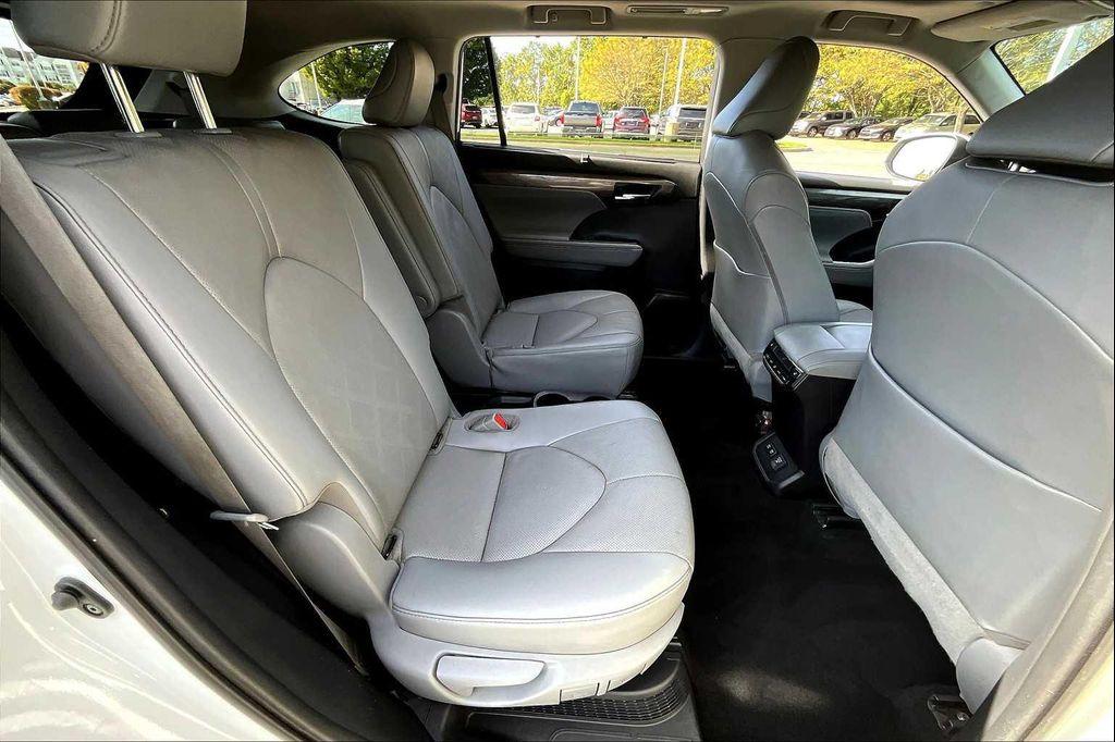 used 2021 Toyota Highlander Hybrid car, priced at $38,500
