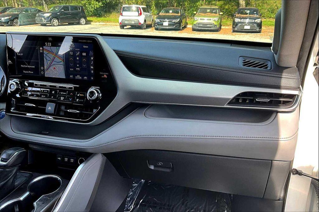 used 2021 Toyota Highlander Hybrid car, priced at $38,500