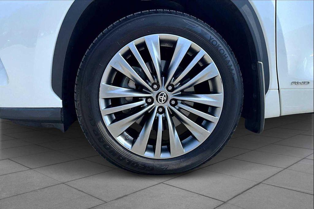 used 2021 Toyota Highlander Hybrid car, priced at $38,500