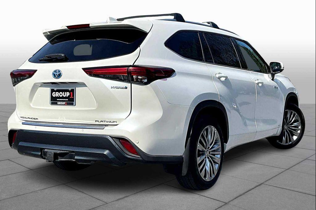 used 2021 Toyota Highlander Hybrid car, priced at $38,500