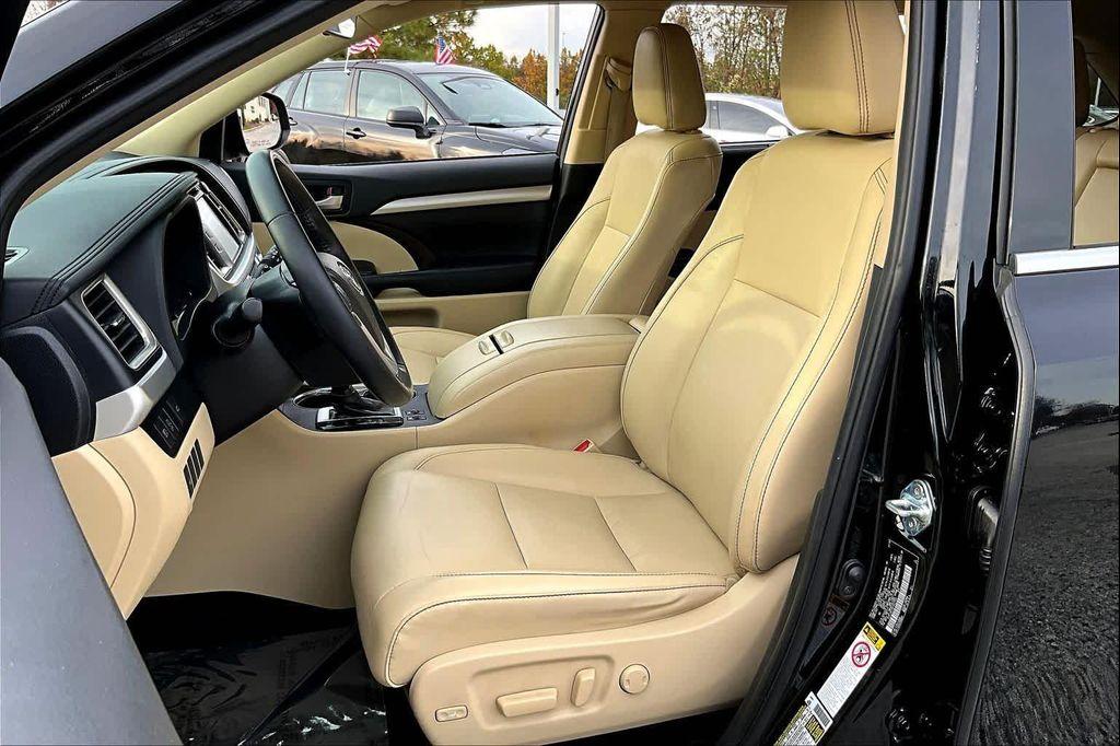 used 2019 Toyota Highlander car, priced at $29,500