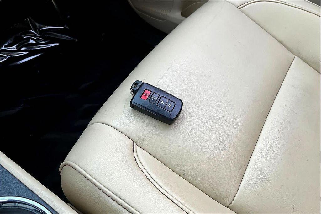 used 2019 Toyota Highlander car, priced at $29,500