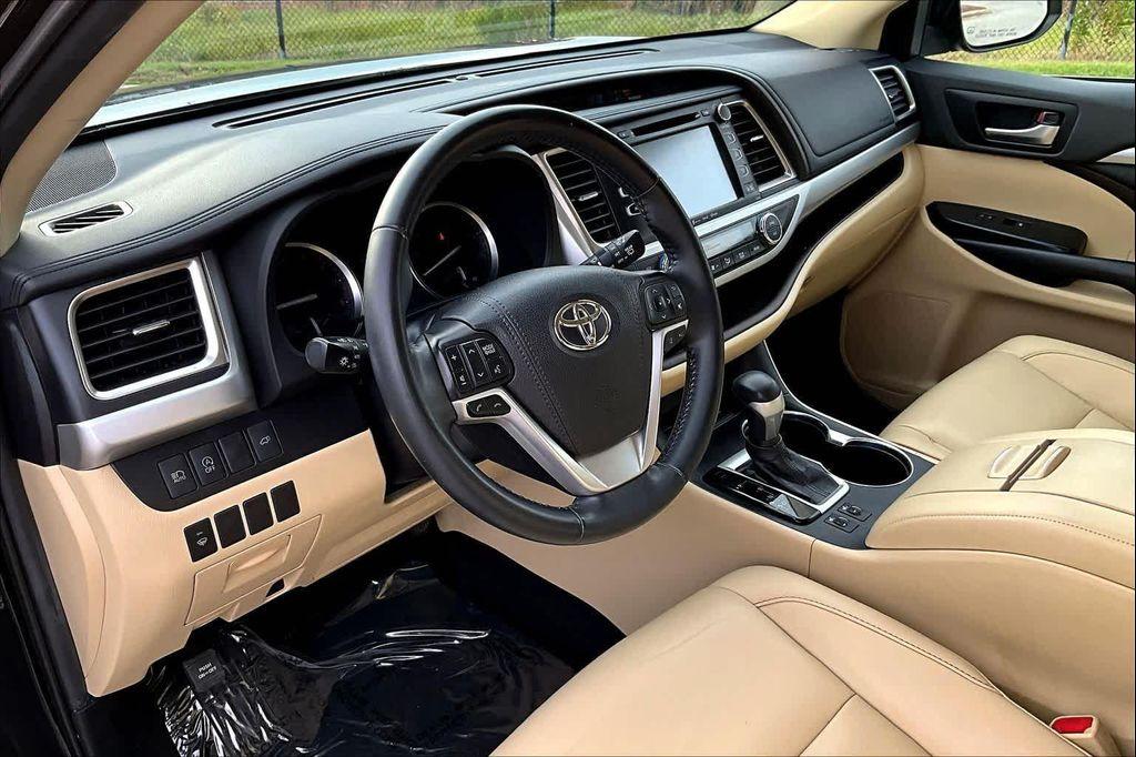 used 2019 Toyota Highlander car, priced at $29,500