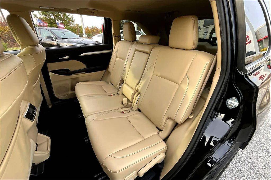 used 2019 Toyota Highlander car, priced at $29,500
