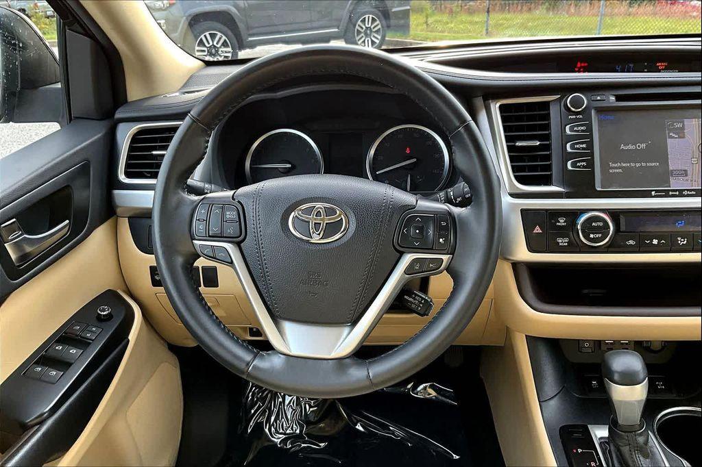 used 2019 Toyota Highlander car, priced at $29,500