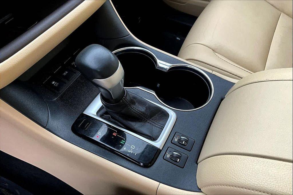 used 2019 Toyota Highlander car, priced at $29,500