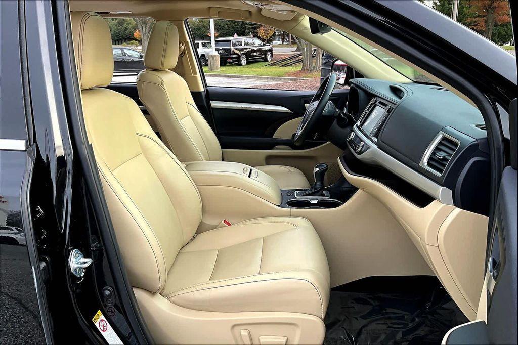 used 2019 Toyota Highlander car, priced at $29,500