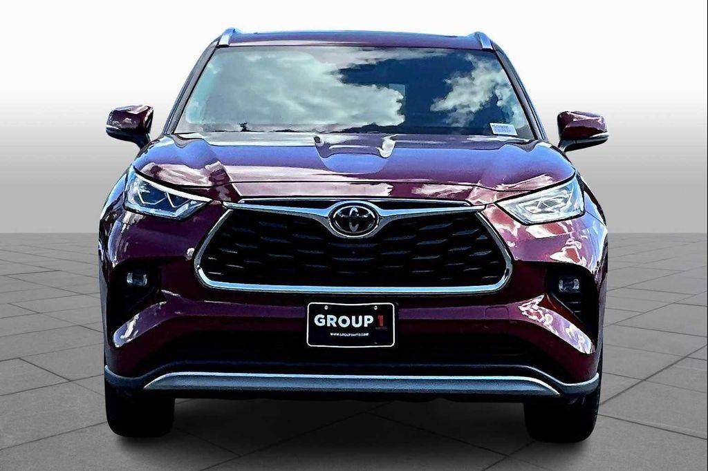 used 2021 Toyota Highlander car, priced at $38,000