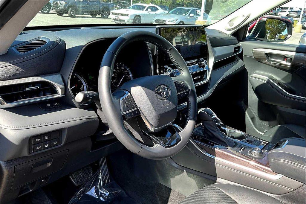 used 2021 Toyota Highlander car, priced at $38,000