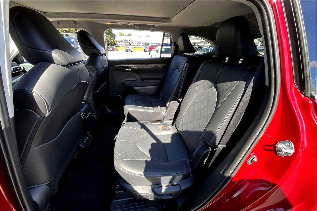 used 2021 Toyota Highlander car, priced at $38,000