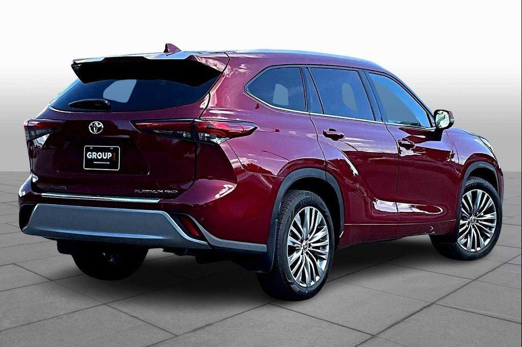 used 2021 Toyota Highlander car, priced at $38,000