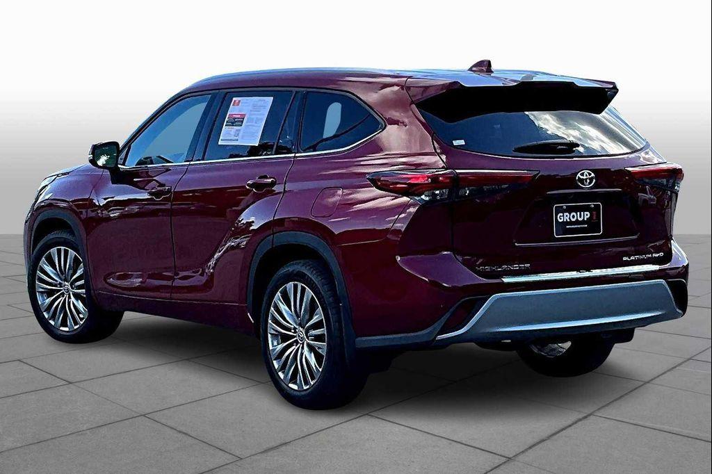 used 2021 Toyota Highlander car, priced at $38,000