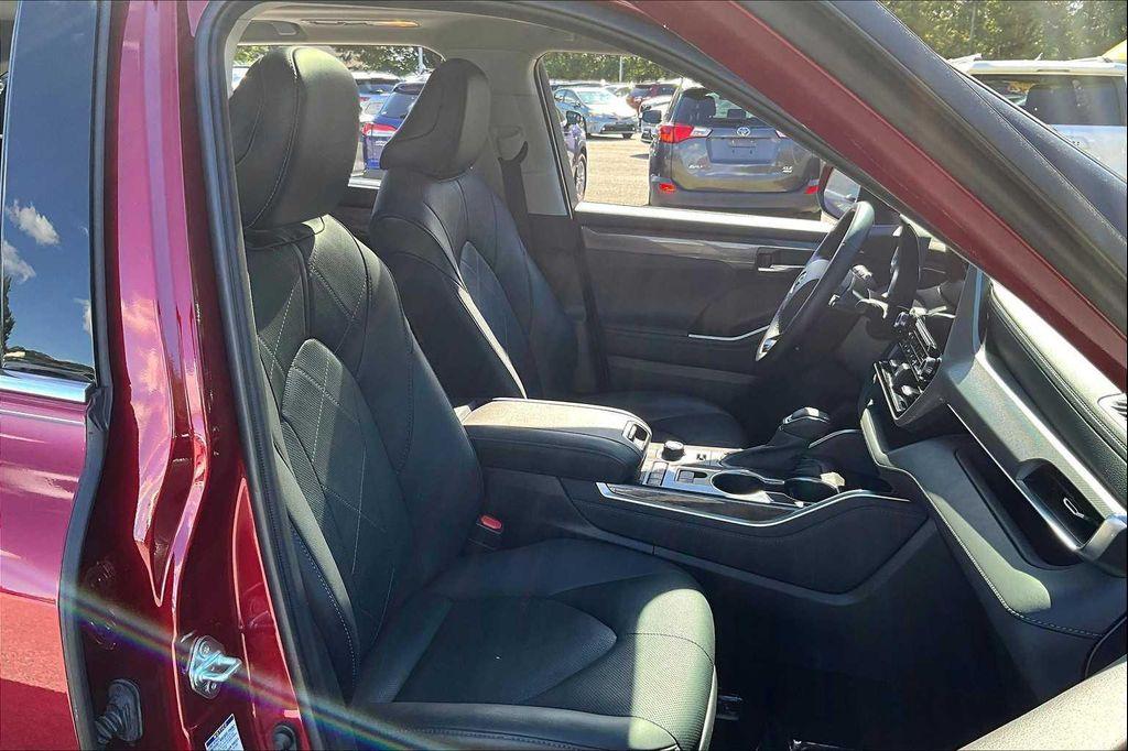 used 2021 Toyota Highlander car, priced at $38,000