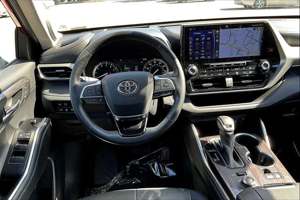 used 2021 Toyota Highlander car, priced at $38,000
