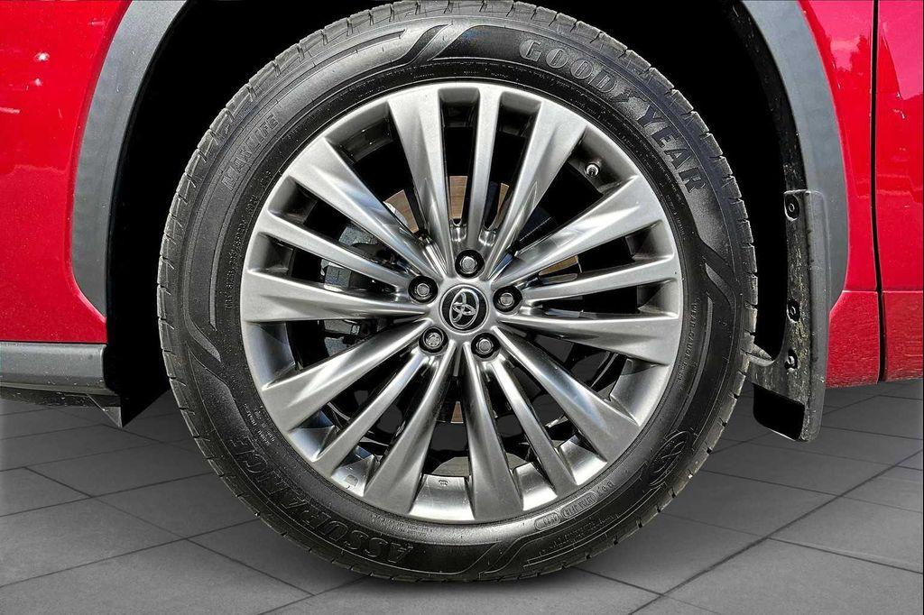 used 2021 Toyota Highlander car, priced at $38,000