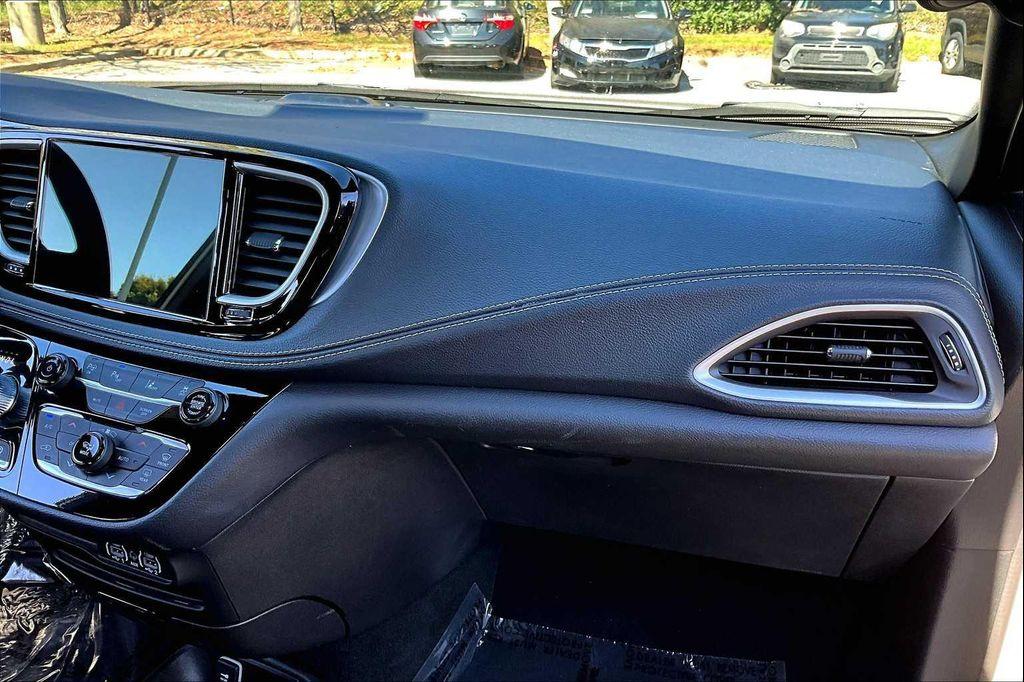 used 2024 Chrysler Pacifica Hybrid car, priced at $32,000