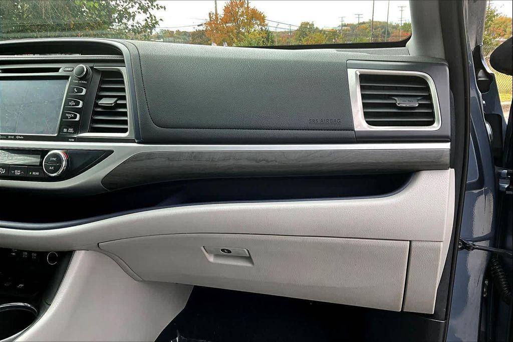 used 2017 Toyota Highlander Hybrid car, priced at $24,000