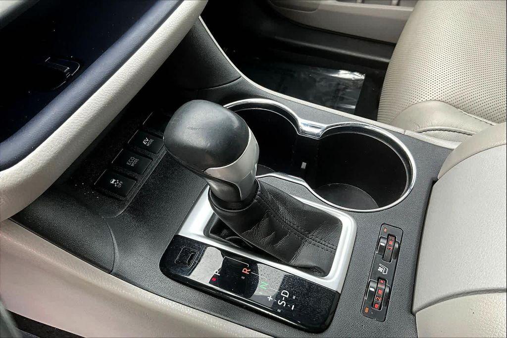 used 2017 Toyota Highlander Hybrid car, priced at $24,000