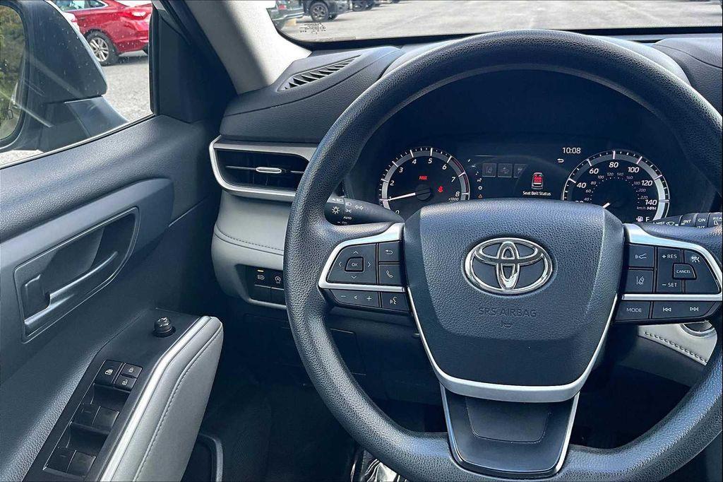 used 2023 Toyota Highlander car, priced at $33,500