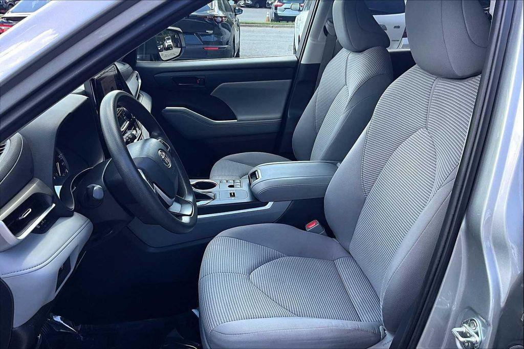 used 2023 Toyota Highlander car, priced at $33,500
