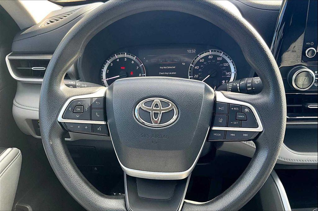 used 2023 Toyota Highlander car, priced at $33,500