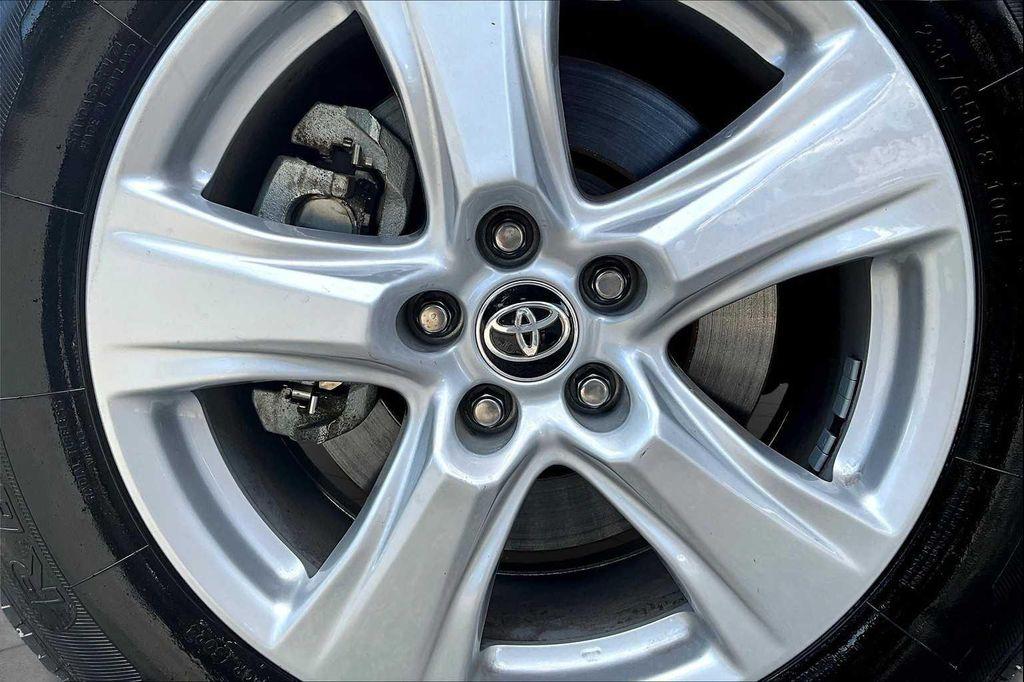 used 2023 Toyota Highlander car, priced at $33,500