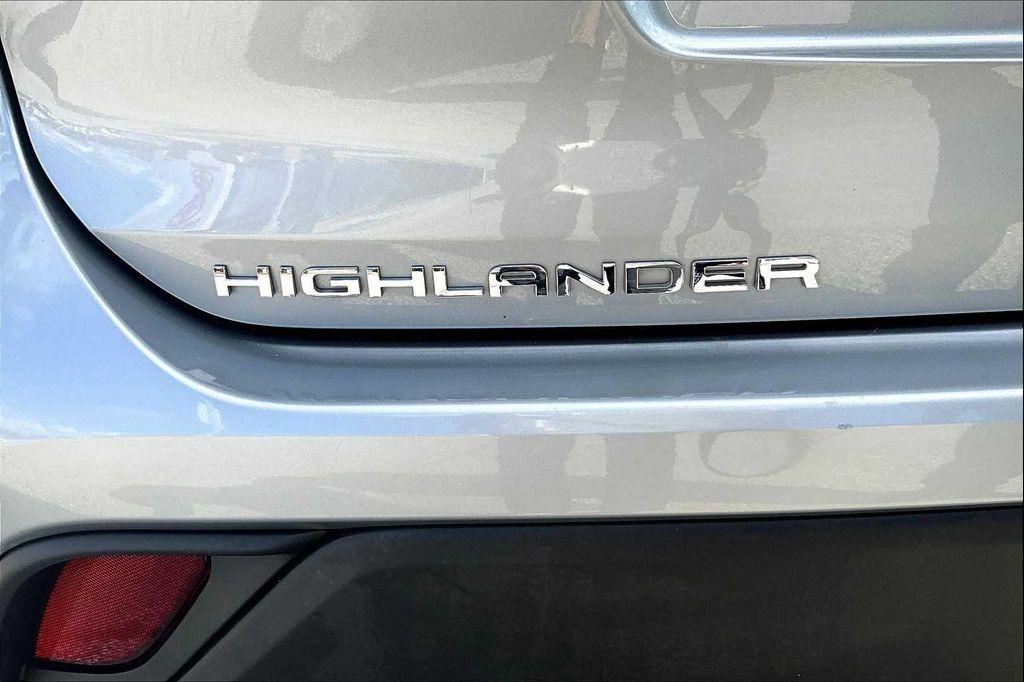 used 2023 Toyota Highlander car, priced at $33,500