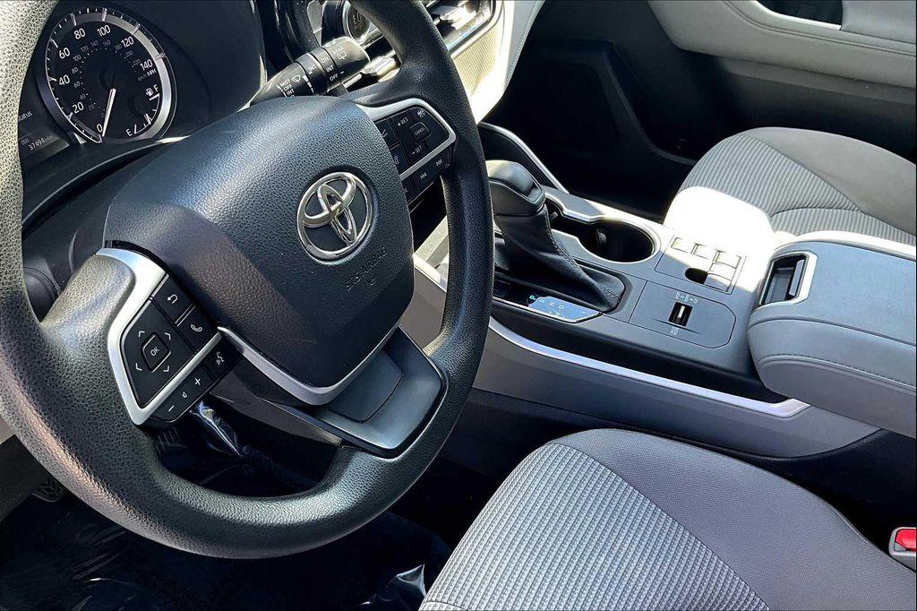 used 2023 Toyota Highlander car, priced at $33,500