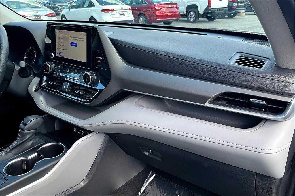 used 2023 Toyota Highlander car, priced at $33,500