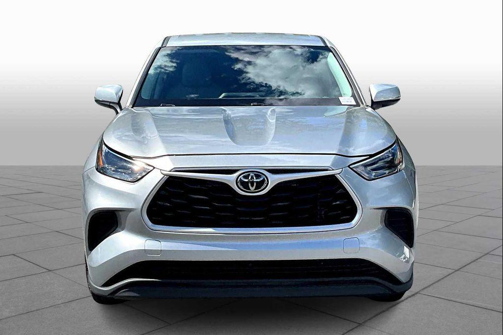 used 2023 Toyota Highlander car, priced at $33,500