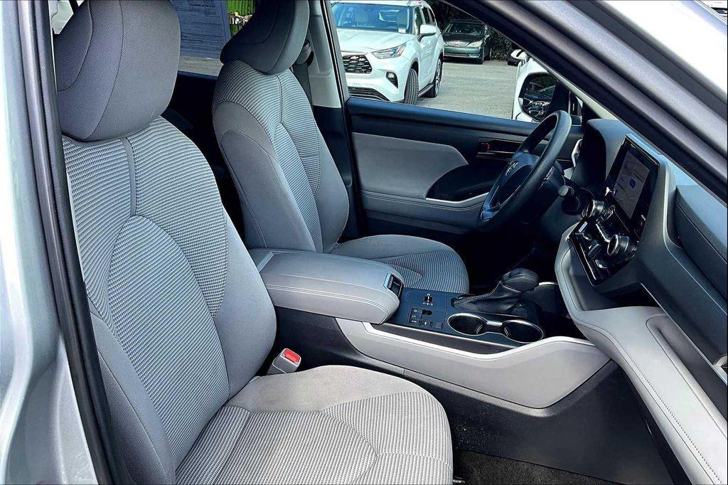 used 2023 Toyota Highlander car, priced at $33,500