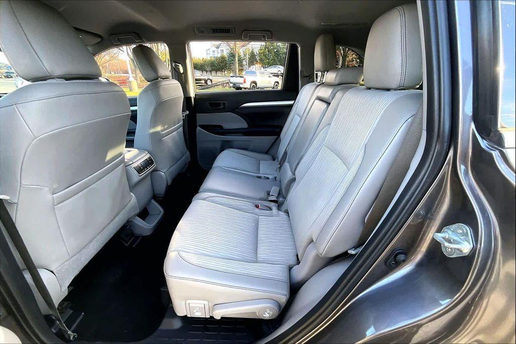 used 2019 Toyota Highlander car, priced at $22,500