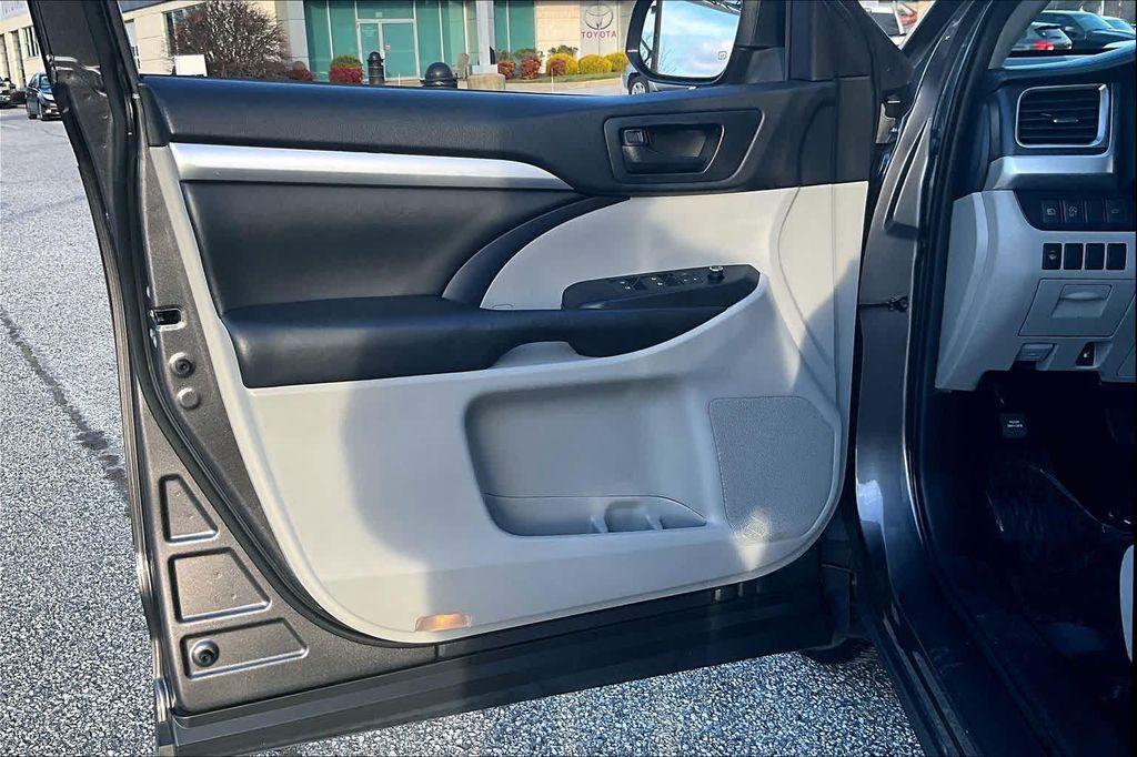used 2019 Toyota Highlander car, priced at $22,500