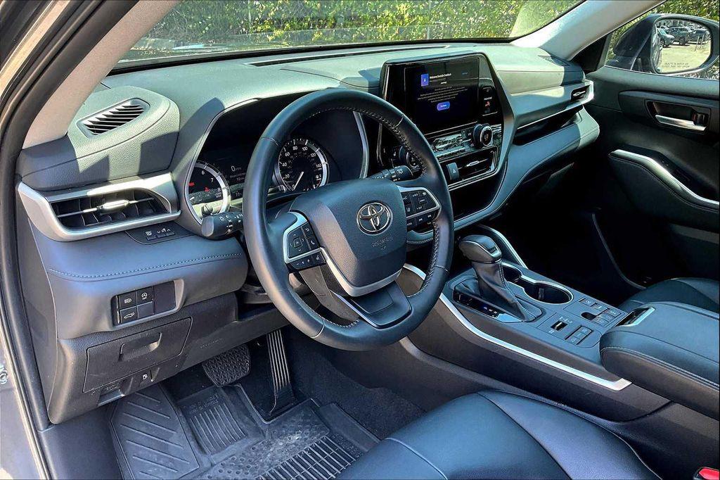 used 2023 Toyota Highlander car, priced at $36,488