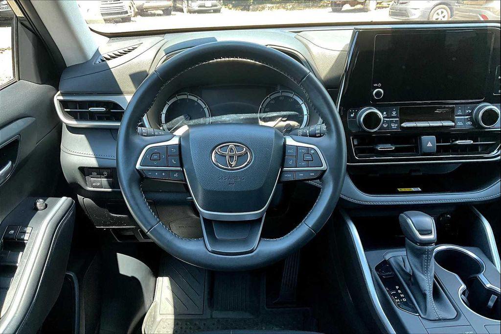 used 2023 Toyota Highlander car, priced at $36,488