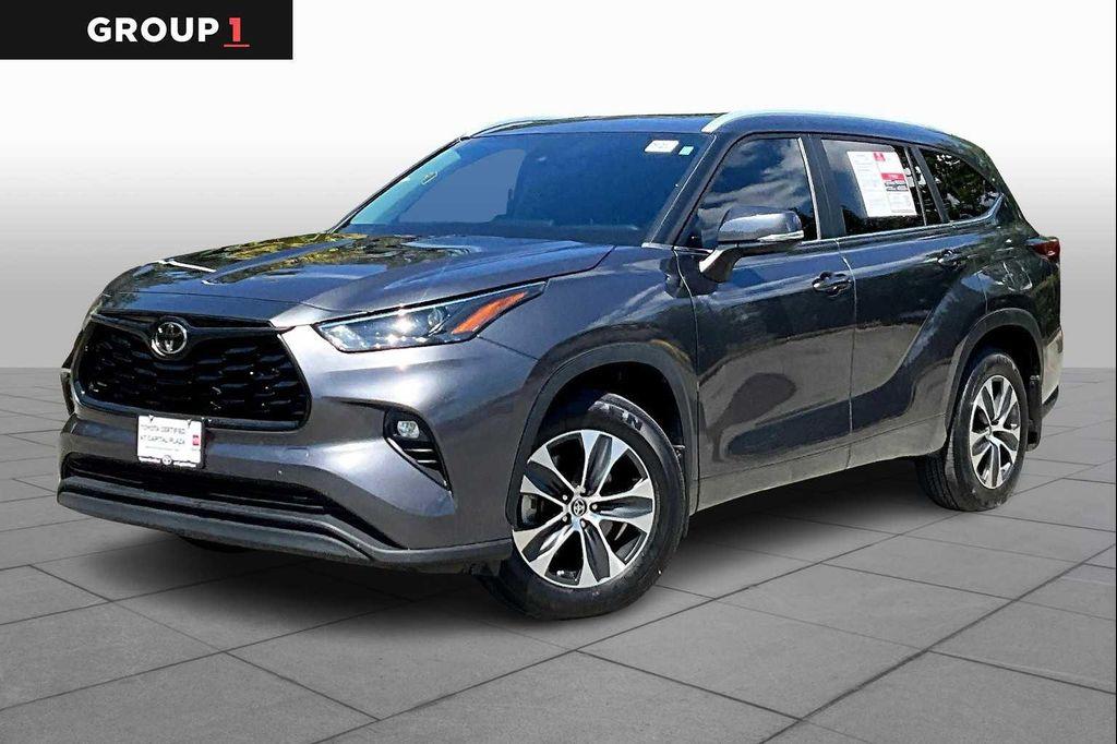 used 2023 Toyota Highlander car, priced at $36,488